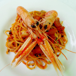 spaghetti-z-owocami-morza