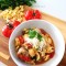 Makaron orecchiette z klopsikami, jarmużem i chili