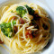 Spaghetti z brokułami, anchois i rodzynkami